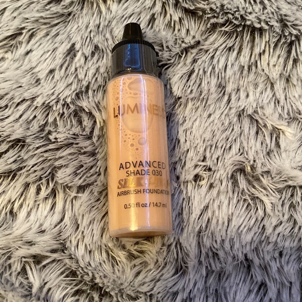 NEW. Foundation. Shade 030